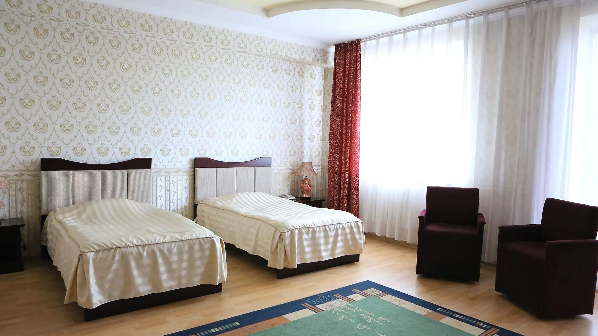 Экипаж Hotel Almaty